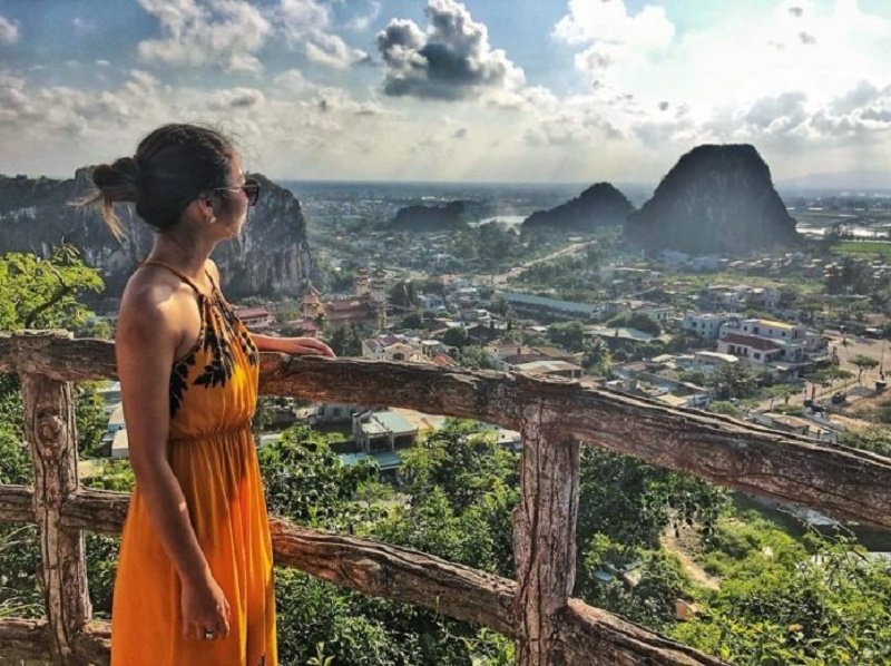 tạo dáng chụp ảnh tại ngũ hành sơn đà nẵng